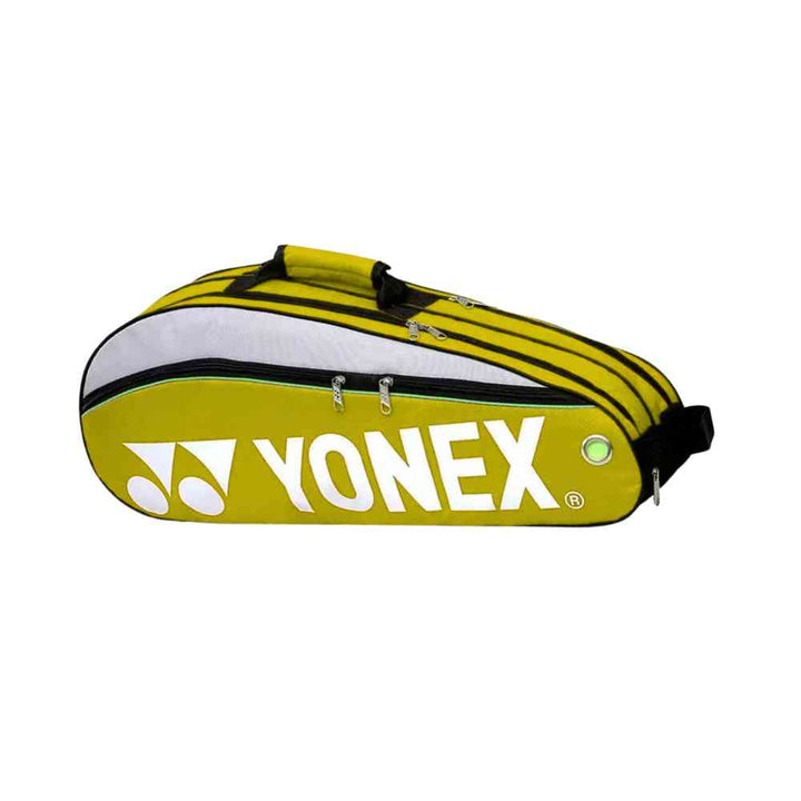 Raqueteira Yonex 3 Raquetes amarela, mostrando detalhes do material, zíperes, costuras reforçadas e um sapato dentro do compartimento dedicado, destacando a organização e proteção urbanno