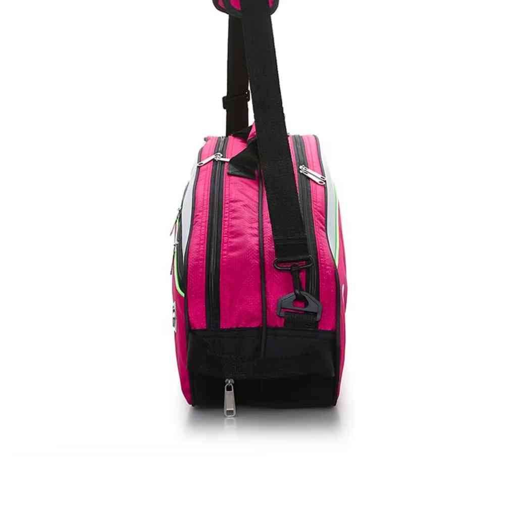 Raqueteira Yonex 3 Raquetes rosa, vista lateral inferior mostrando o compartimento com zíper para sapatos, alça de ombro ajustável e detalhes do tecido urbanno